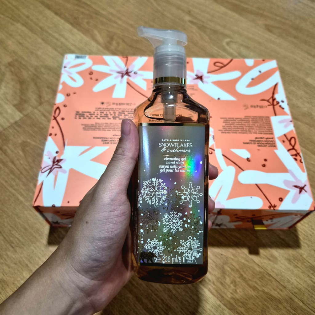 BBW Snowflakes & Cashmere Cleansing Gel Hand Soap - Sabun Cuci Tangan 236ml Original
