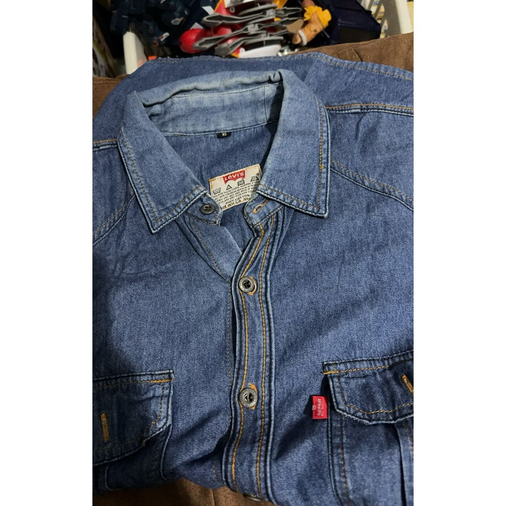 Kemeja Jeans merk Levis