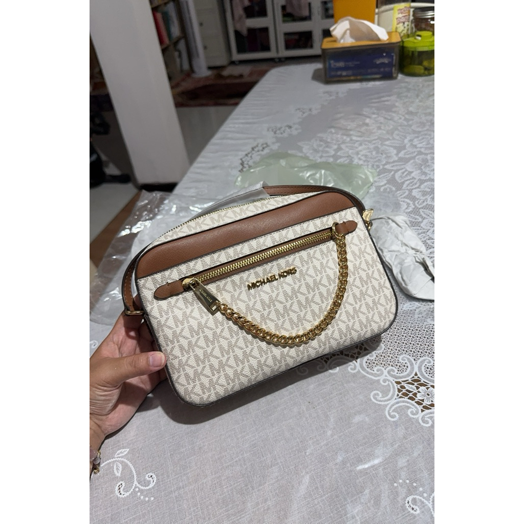Preloved MK Tas Wanita Sling Bag Jet Set Signature Large East West Zip Chain Crossbody Vanilla
