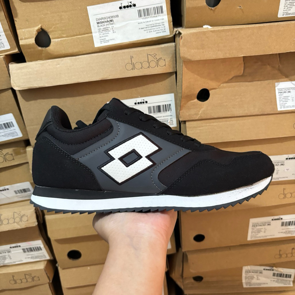 (size 40) SEPATU LOTTO ERDEM BLACK