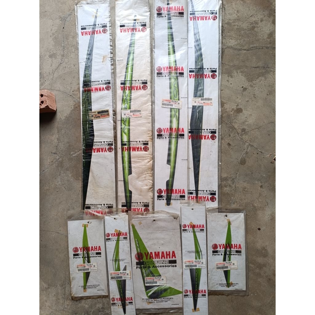 striping yamaha xeon karbu (44D)  warna hijau 2010. original yamaha