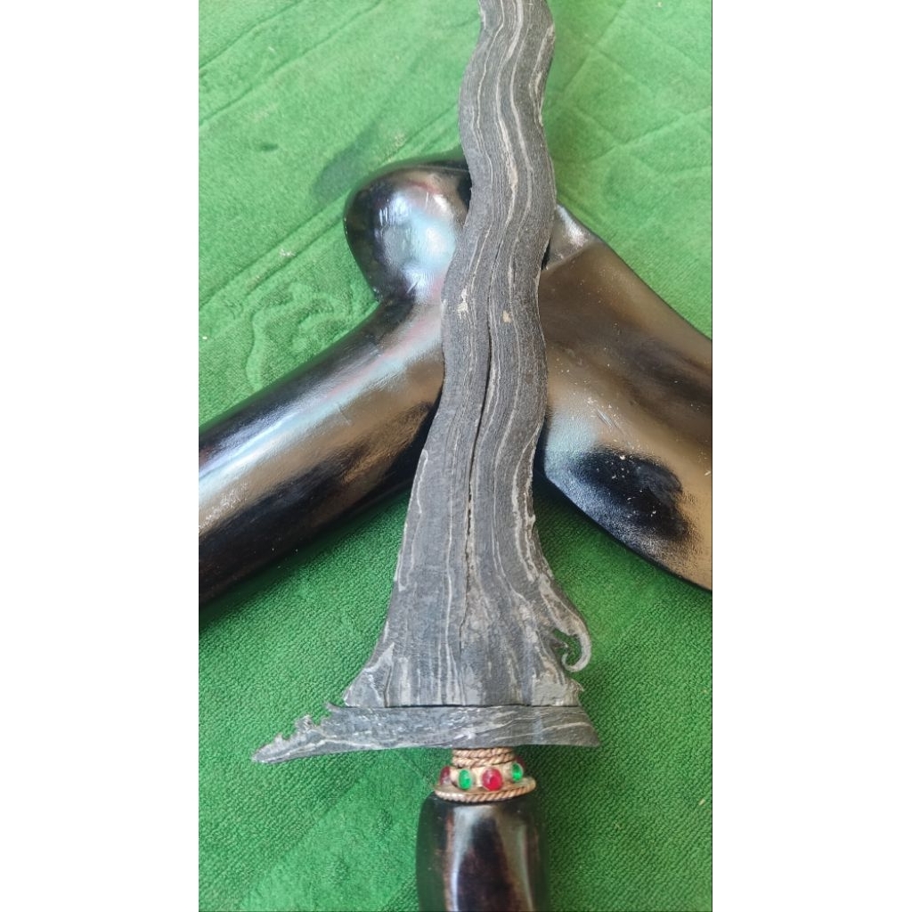 Keris Pamengkang jagat (Luk 13)