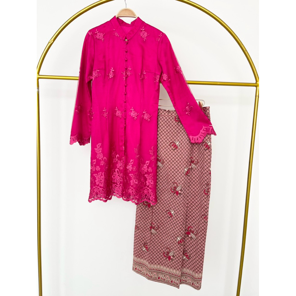 KEBAYA TUNIK PINK FUCHSIA + ROK SPAN KAIN BATIK MOTIF BUNGA PINK