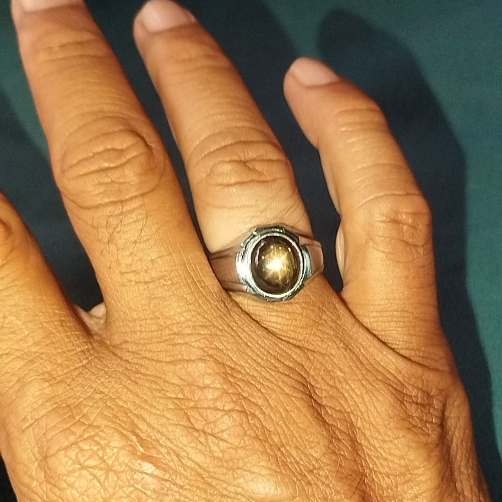 BLACK STAR SAFIR ( Golden Star )