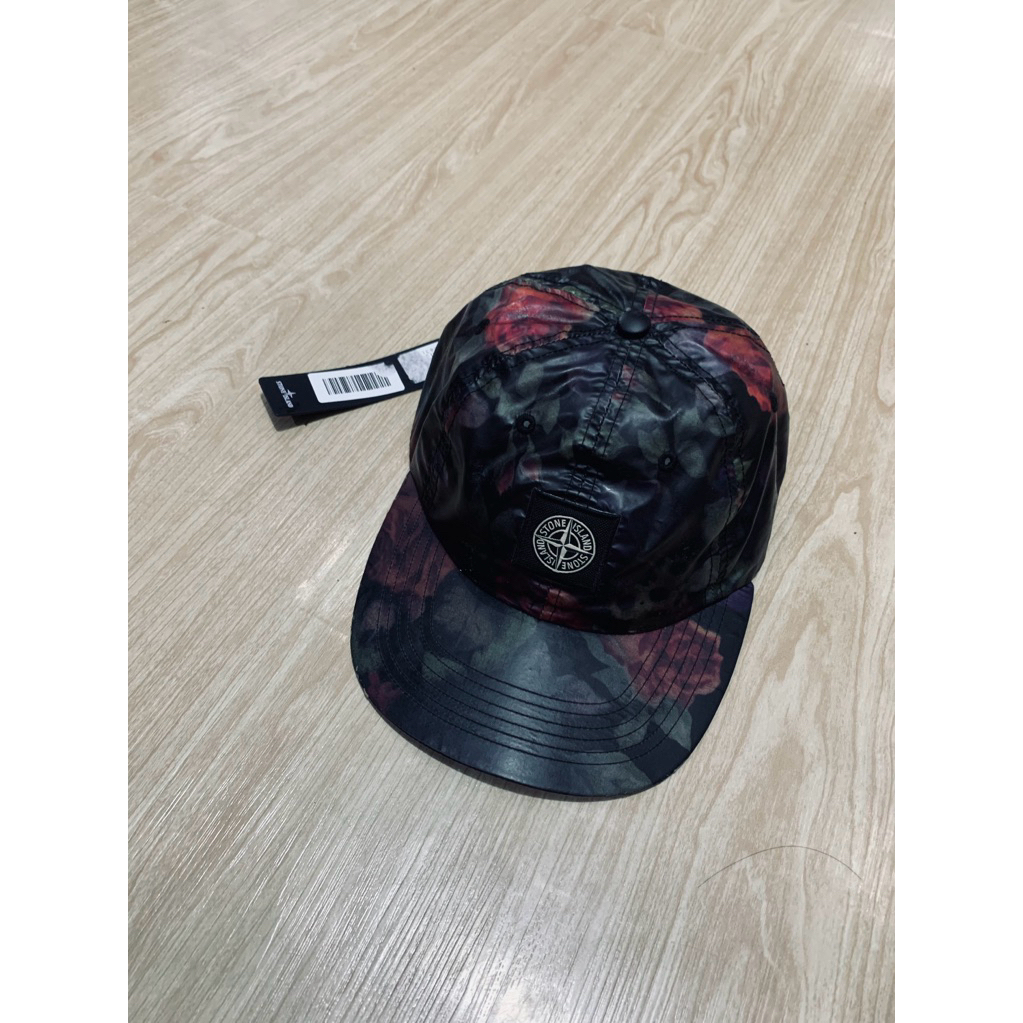 topi Stone island x supreme