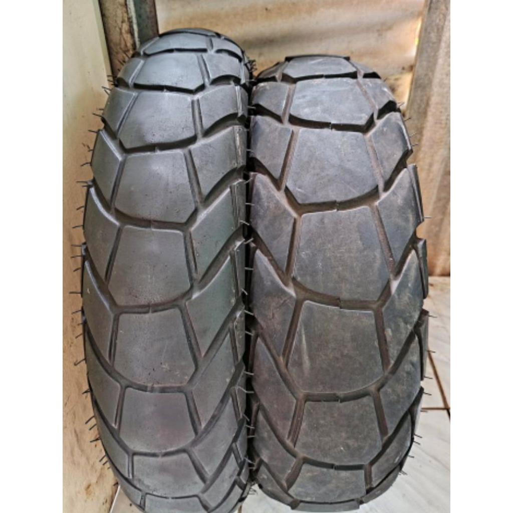 Sepasang Ban Motor Honda ADV
