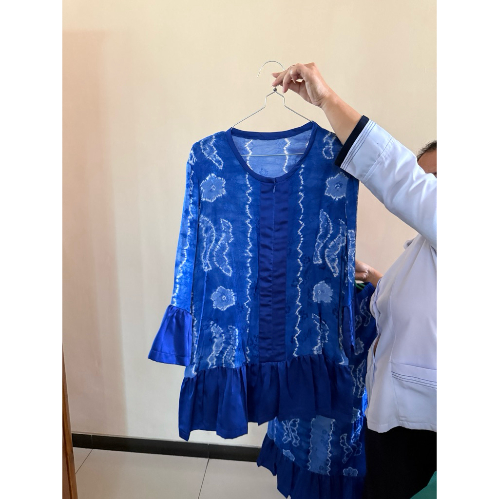 preloved one batik biru elektrik