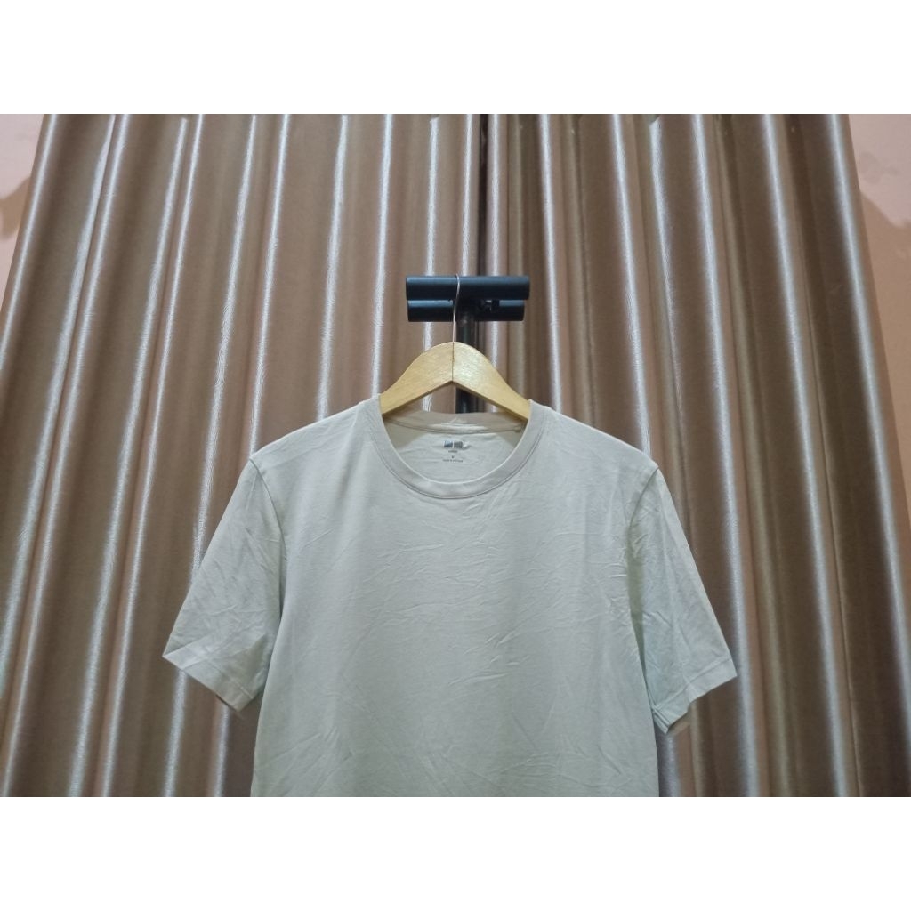 T-SHIRT UNIQLO SUPIMA BASIC CREAM