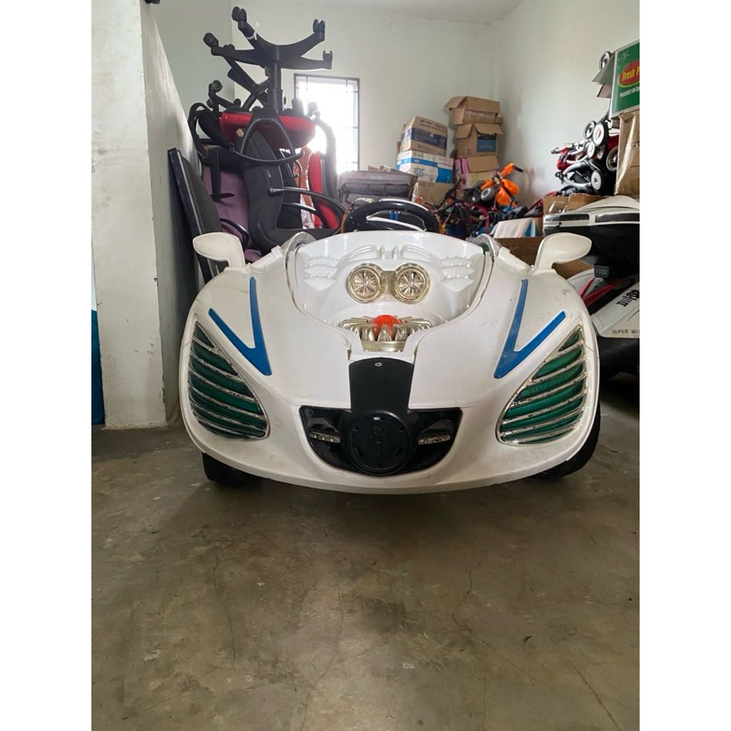PL Mainan Mobil Sport Batre Aki Anak-anak Putih (Tidak Nyala). Iz