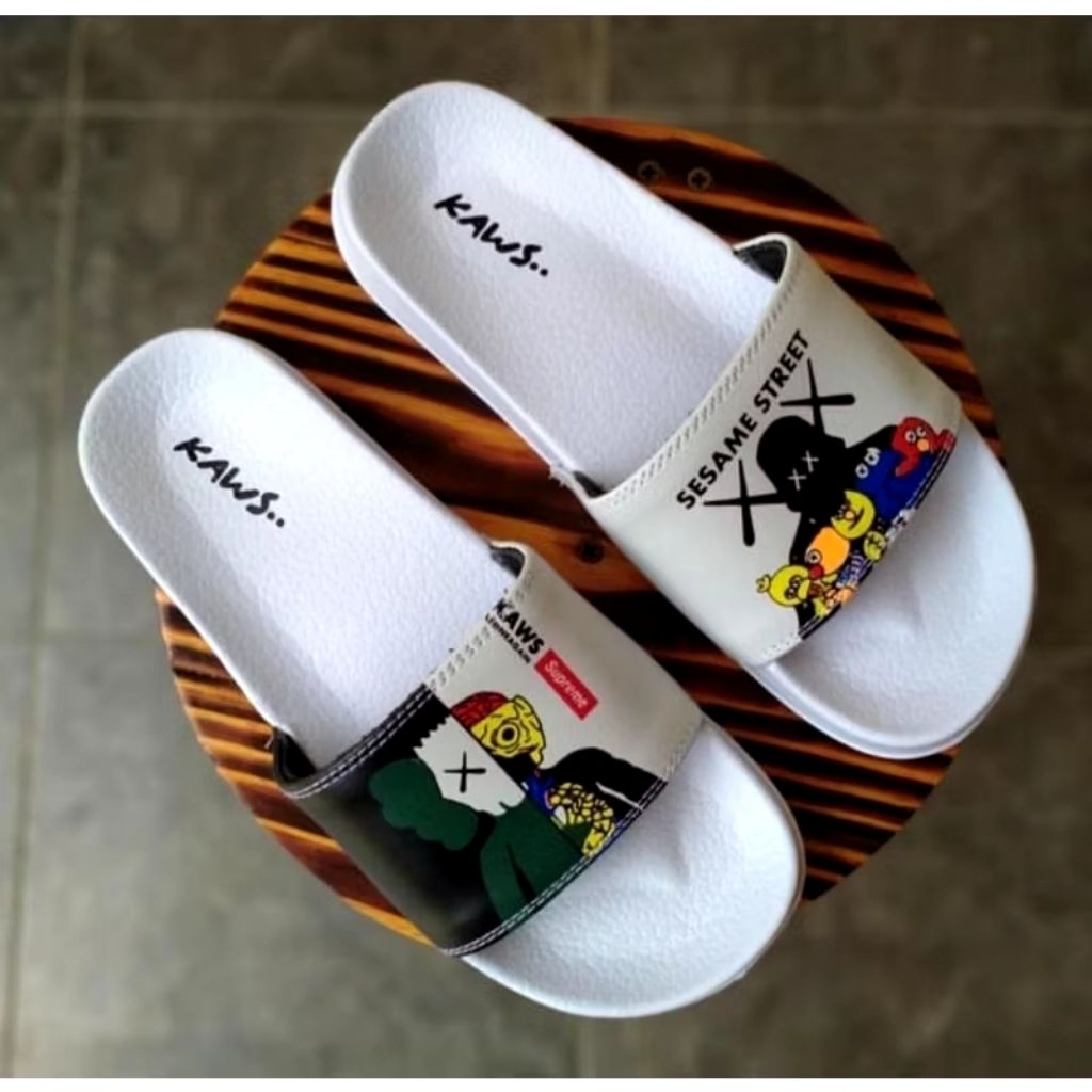 Sandak Kaws Unisex Sandal Slop Pria Wanita Sandal Kaws Sesame Street Supreme Sandal Off-white Unisex
