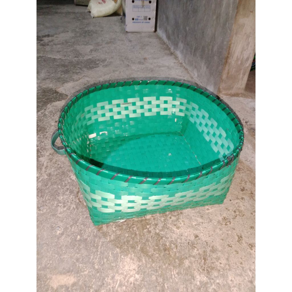 besek besar anyaman plastik