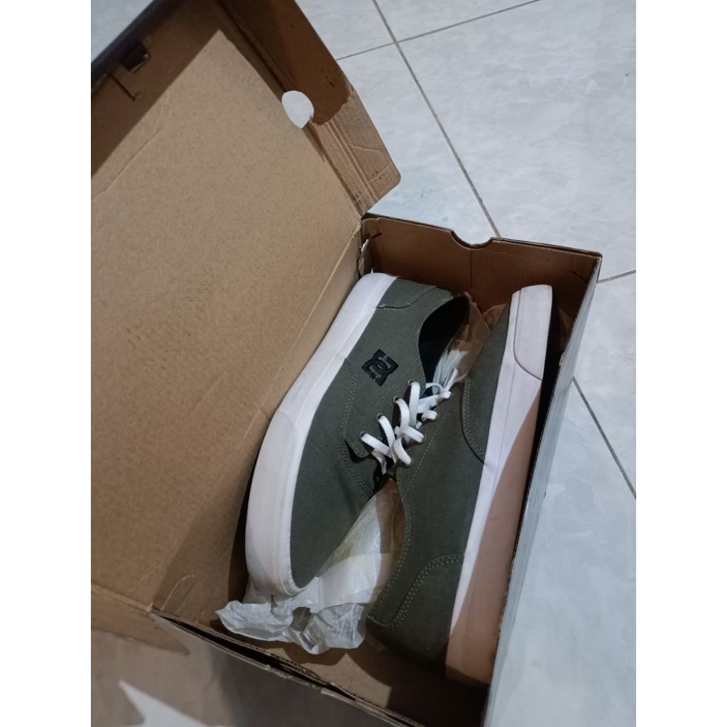 Dc shoes not lakai emerica skateboard