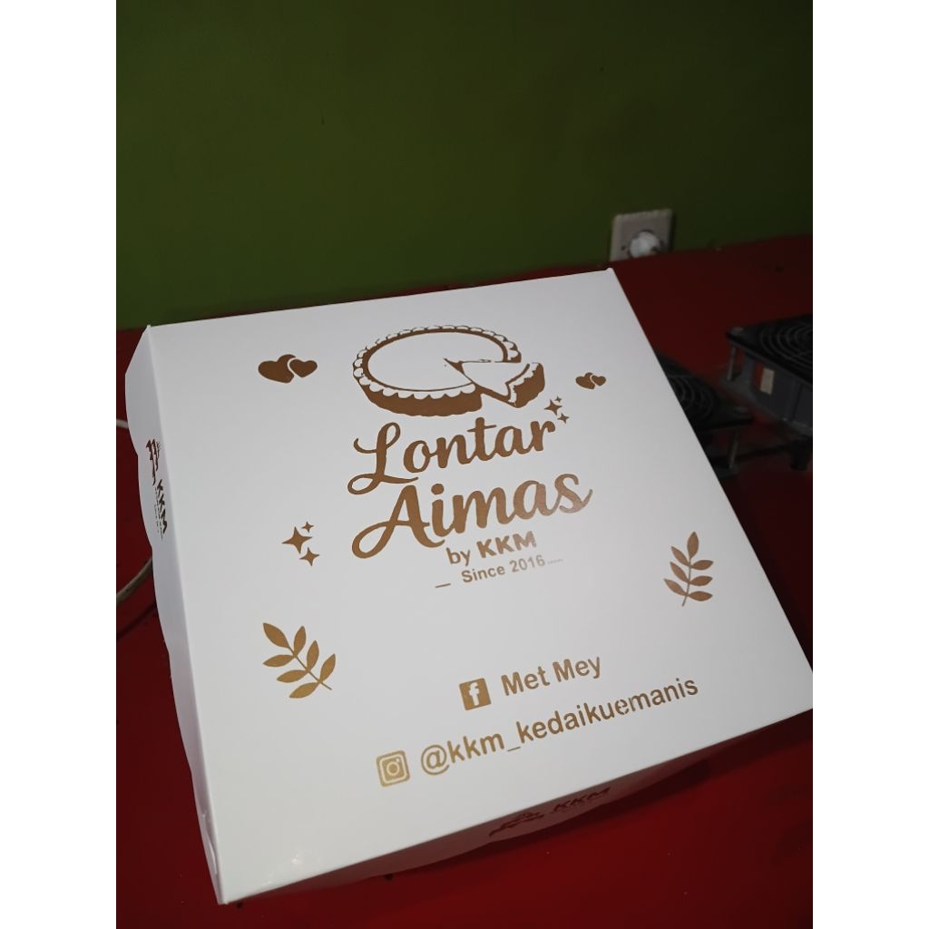 Cetak kardus makan dan snack custom desain tinta Gold