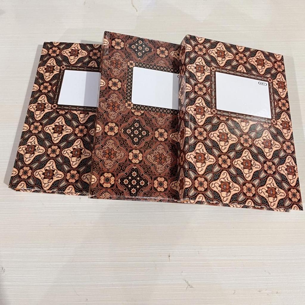 BUKU HARD COVER A6 OKTAVO 300 LBR KIKY/PCS