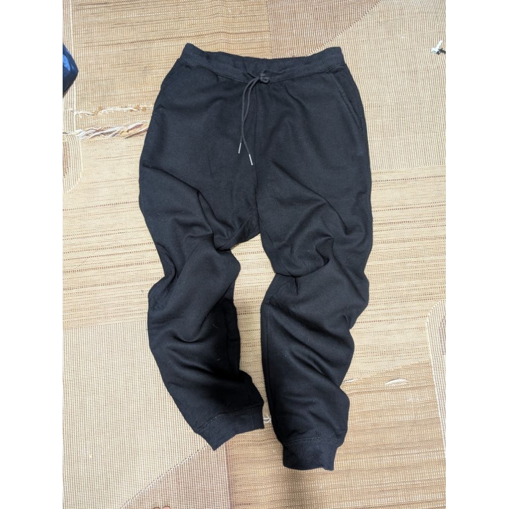 celana jogger pant by uniqlo hitam heattech sherpa size M like new | celana santai | celana olahraga