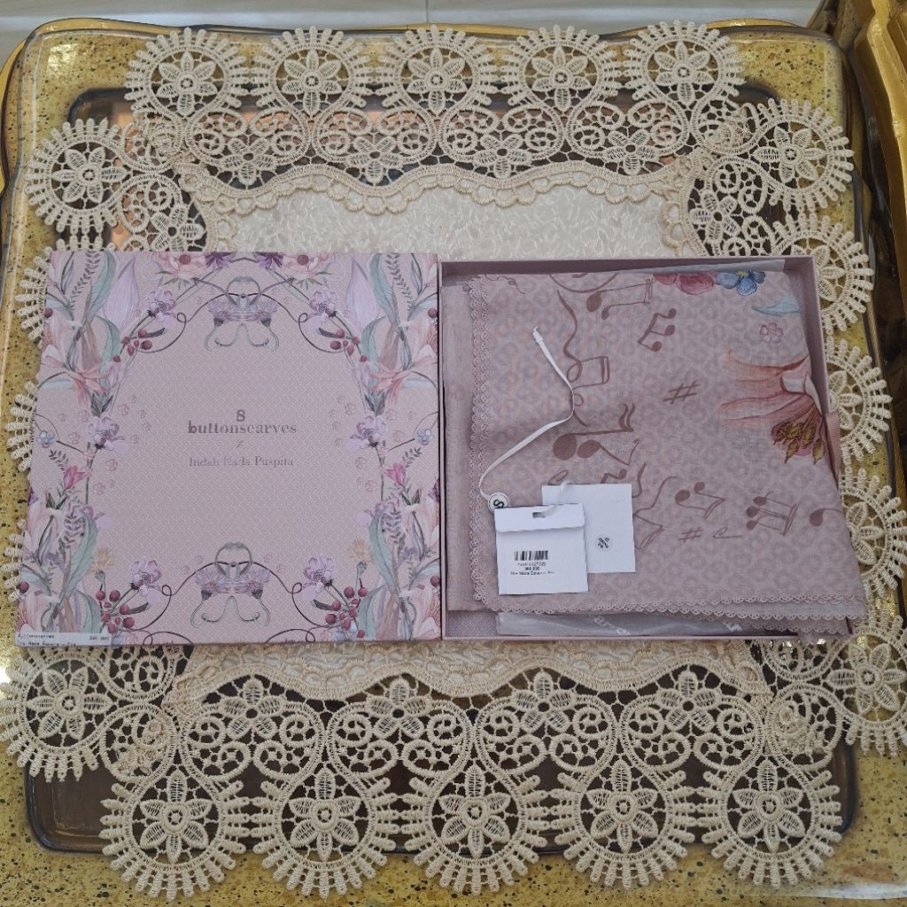 Like New Nada square Fis Reguler Buttonscarves