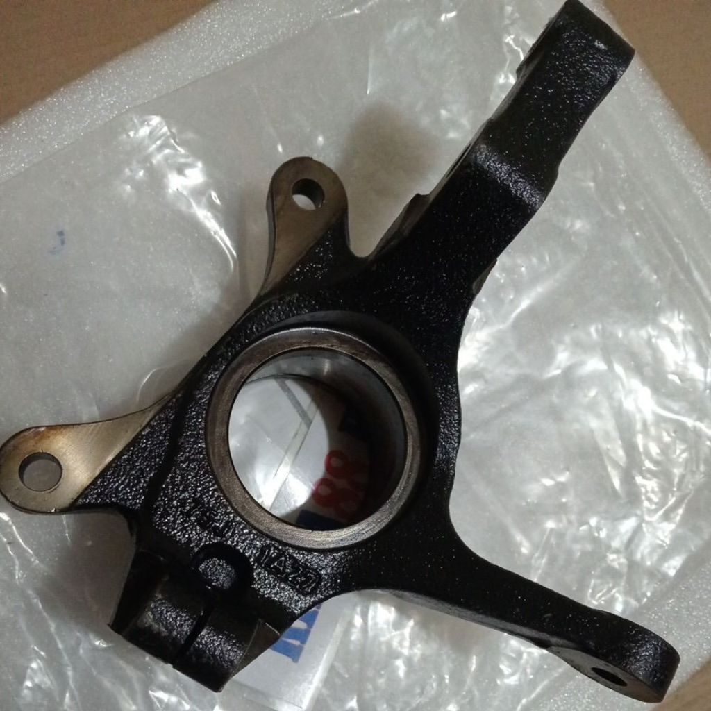 Knuckle Depan Roda Suzuki Splash Kanan