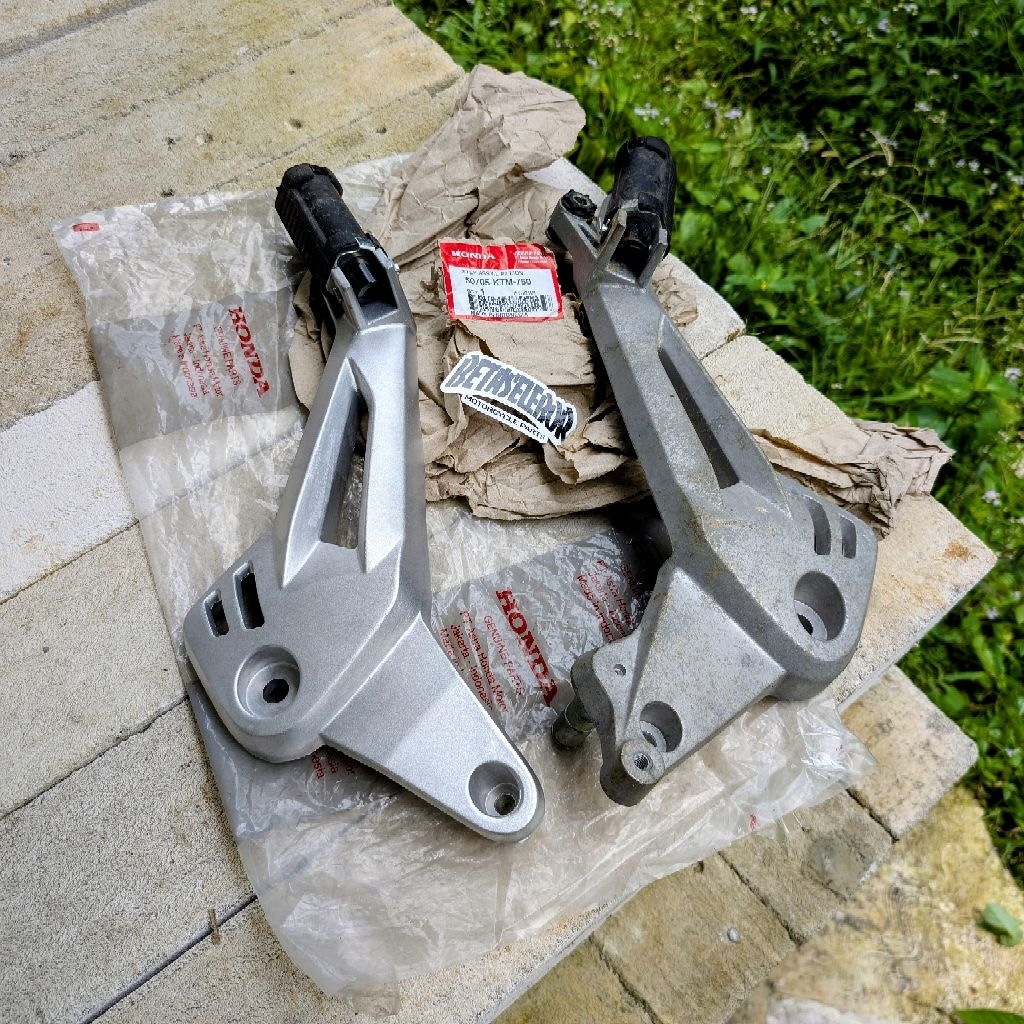 FOOTSTEP BELAKANG SUPRA X 125 DD ORIGINAL