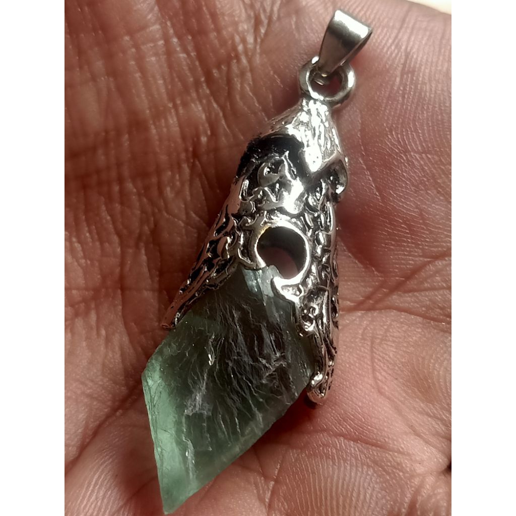 liontin batu kecubung hijau