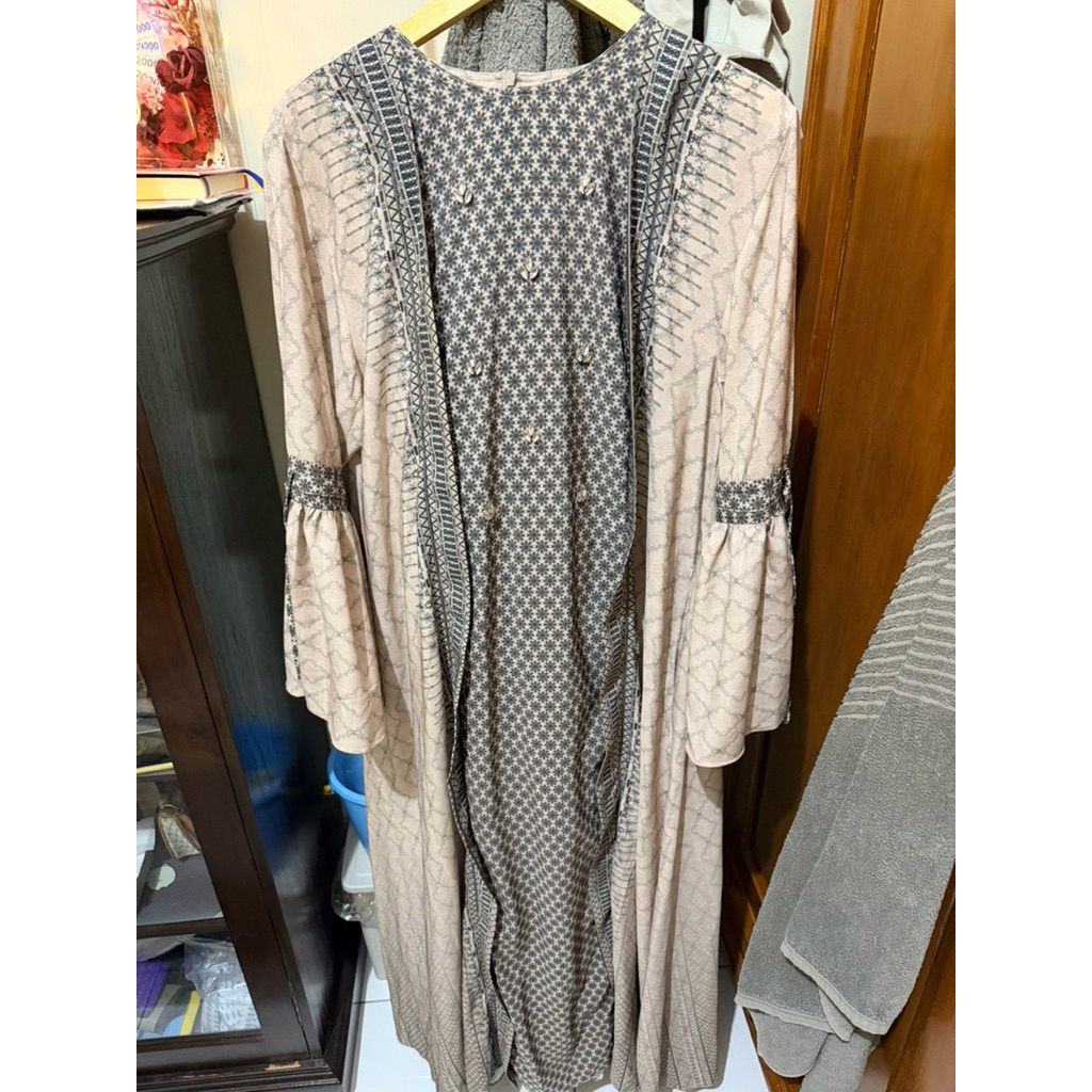 preloved couple wearing klamby