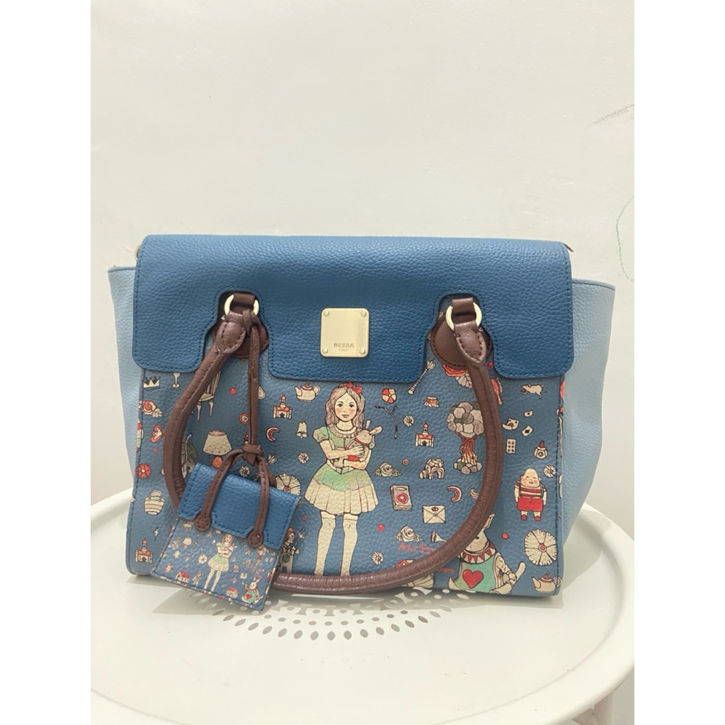 Brera bag edisi  “Alice in Wonderland”