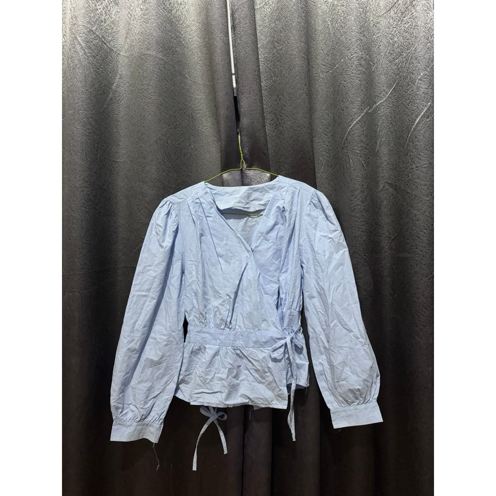 blouse biru muda