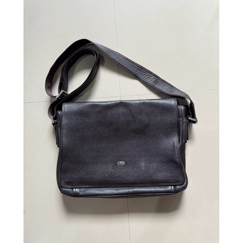 Sling Bag Balenciaga Kulit Keren