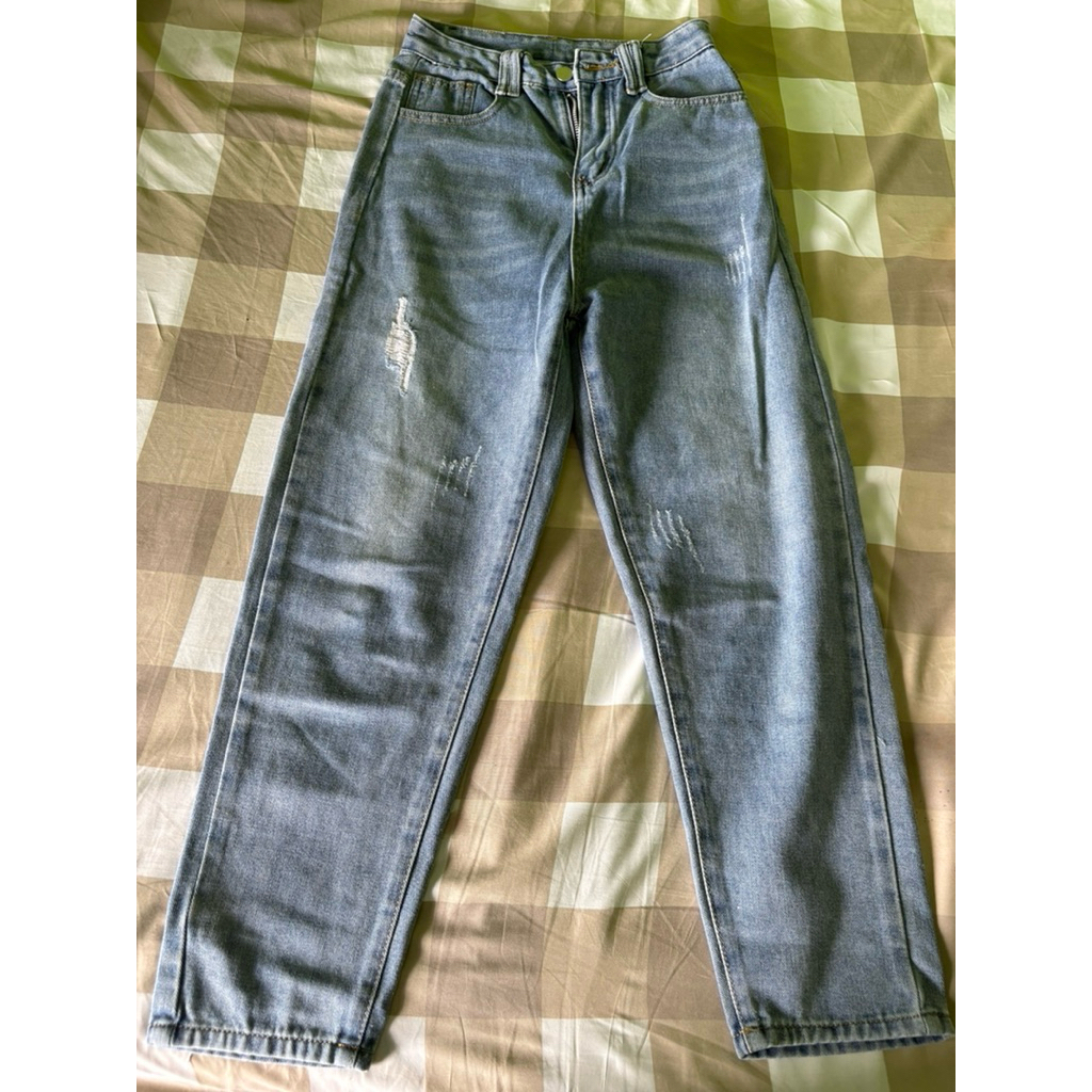 PRELOVED CELANA RIPPED JEANS