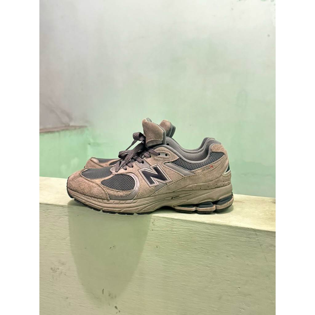 New Balance 2002R