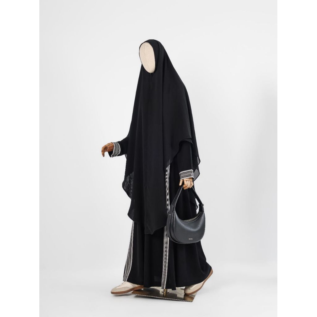 The Queen's Elegant Abaya by Al arabian butik