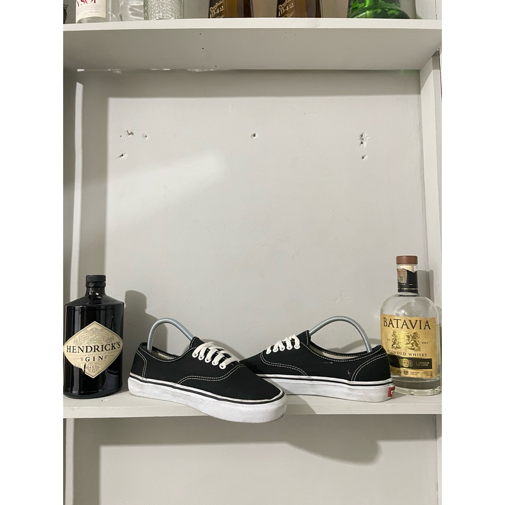 vans authentic black