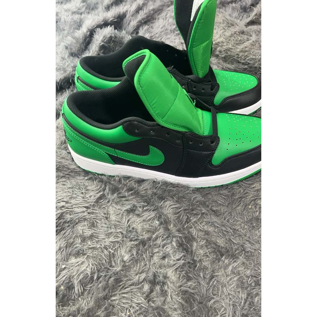 jordan Low  Pine green size 44