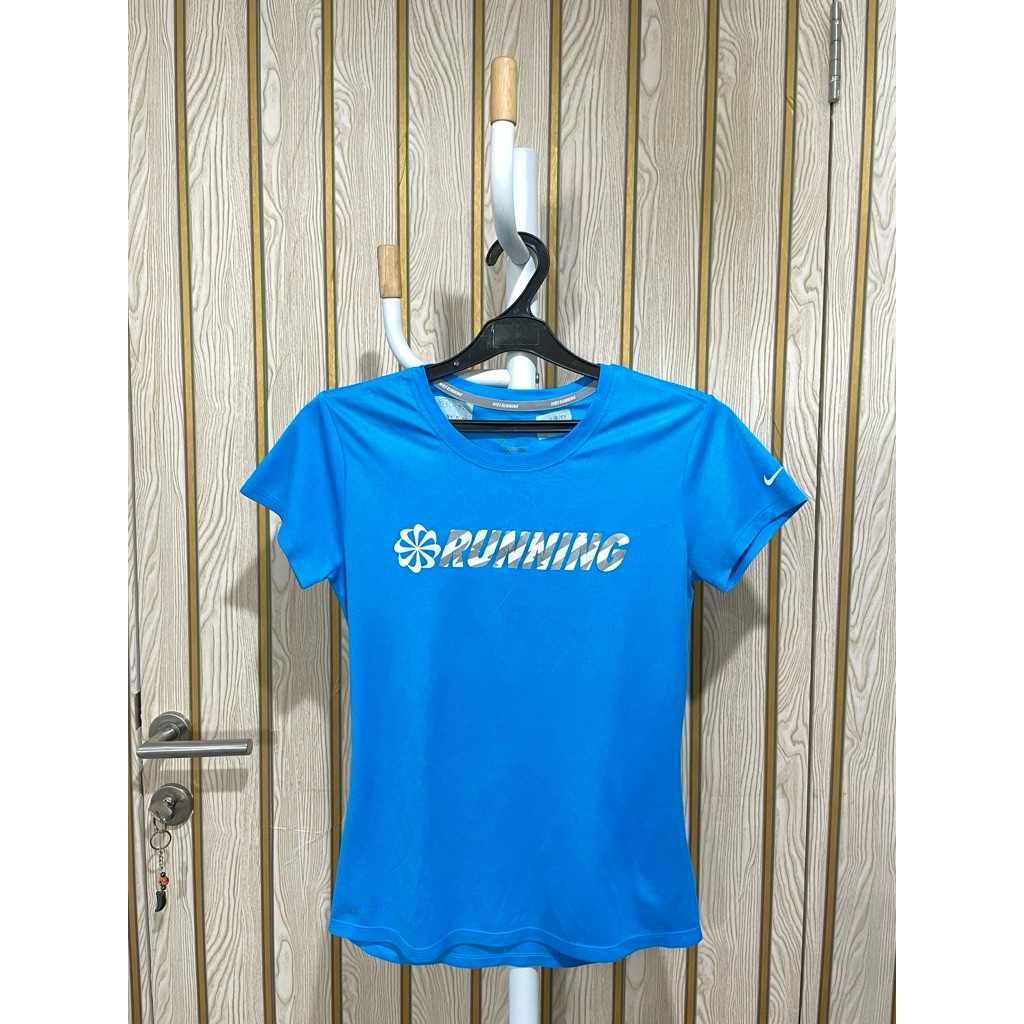 PL Nike - Kaos Olahraga Cewek Size S Slimfit Warna Biru Muda