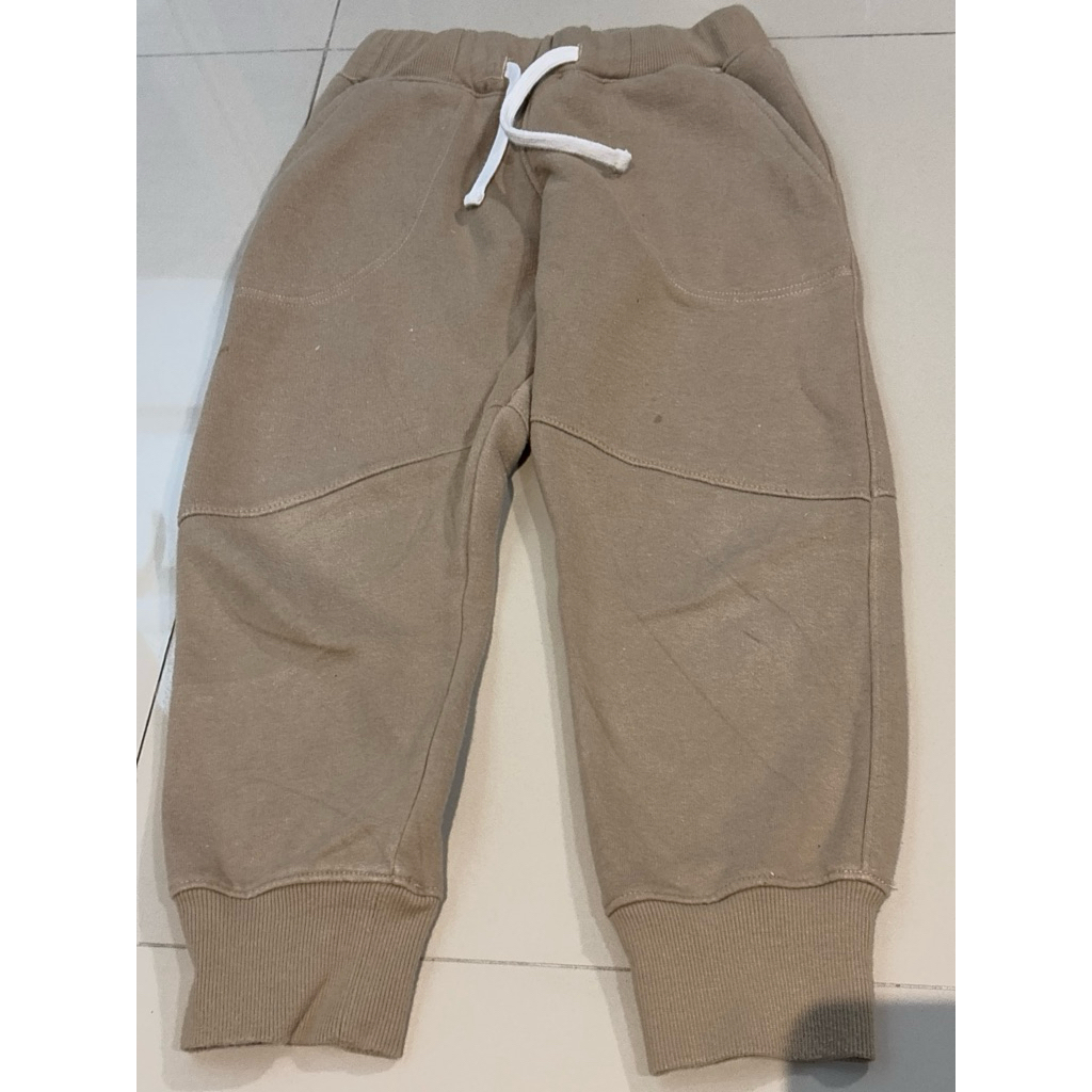 preloved celana panjang hangat anak. untuk usia 6-7 th. bahan dalam fleece