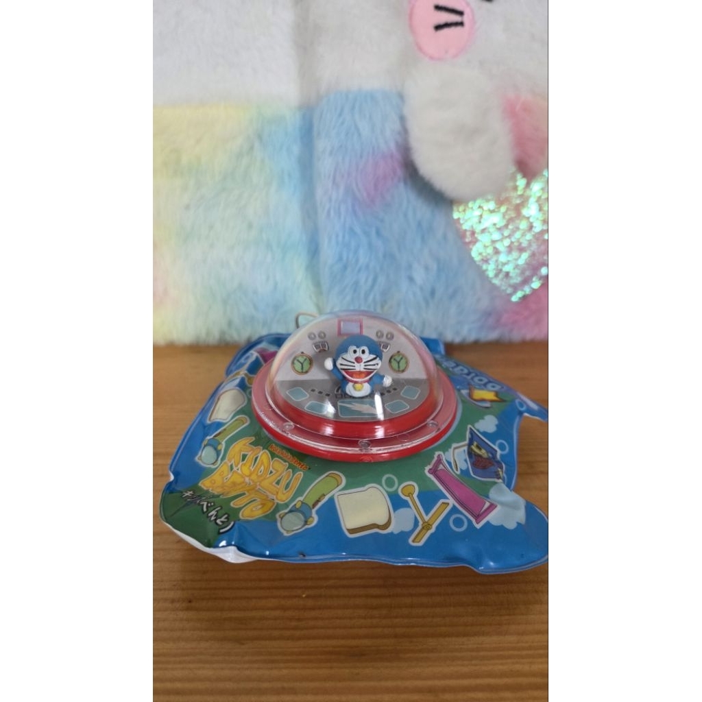 Doraemon mainan figure doraemon ufo hokben koleksi