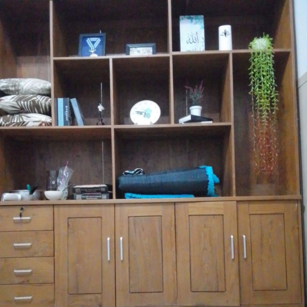 Lemari buku kayu jati