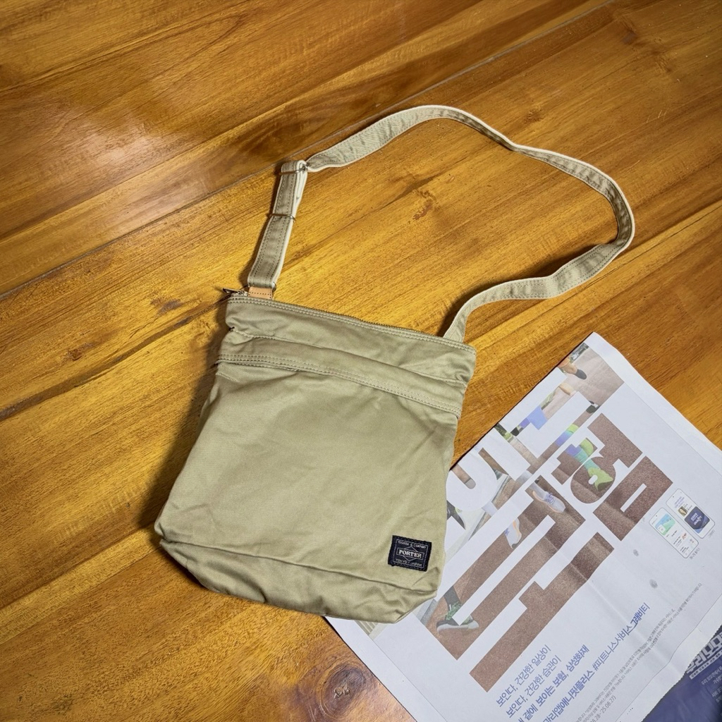 Porter force rigid slingbag
