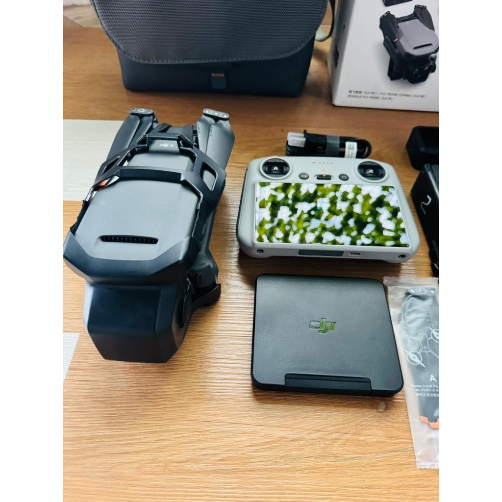 Dji mavic 3 pro combo rc1 super like new