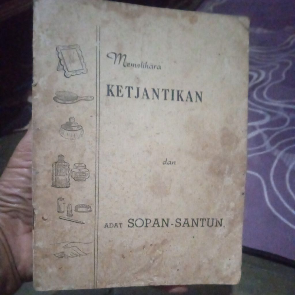 buku memelihara Katjantikan dan Adat Sopan santun, buku original Edjaan lama