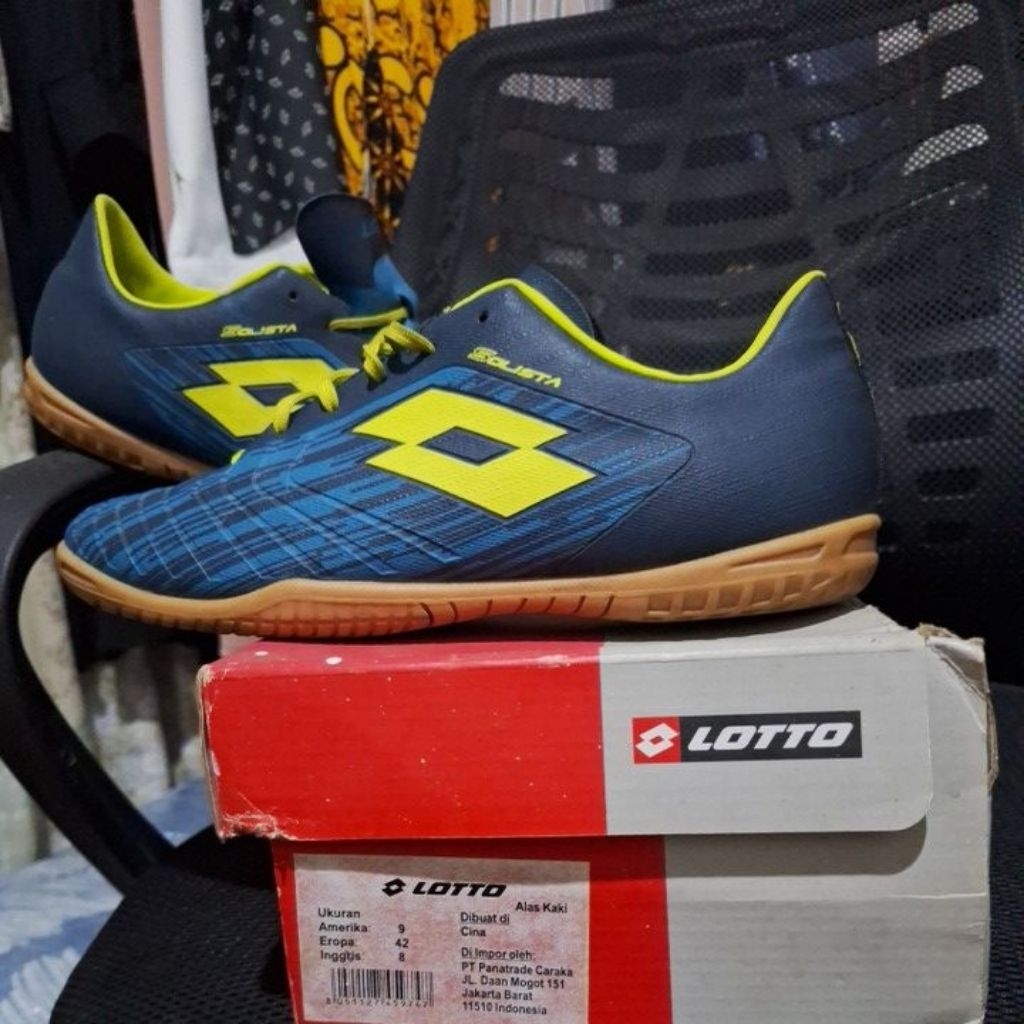 futsal lotto solista700 size 42 ori