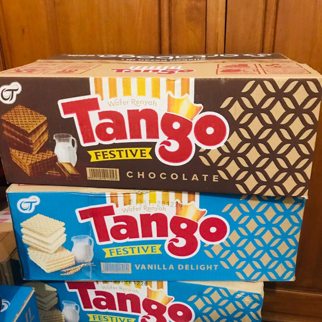 1 Karton isi 6 Kaleng Tango Wafer 240g