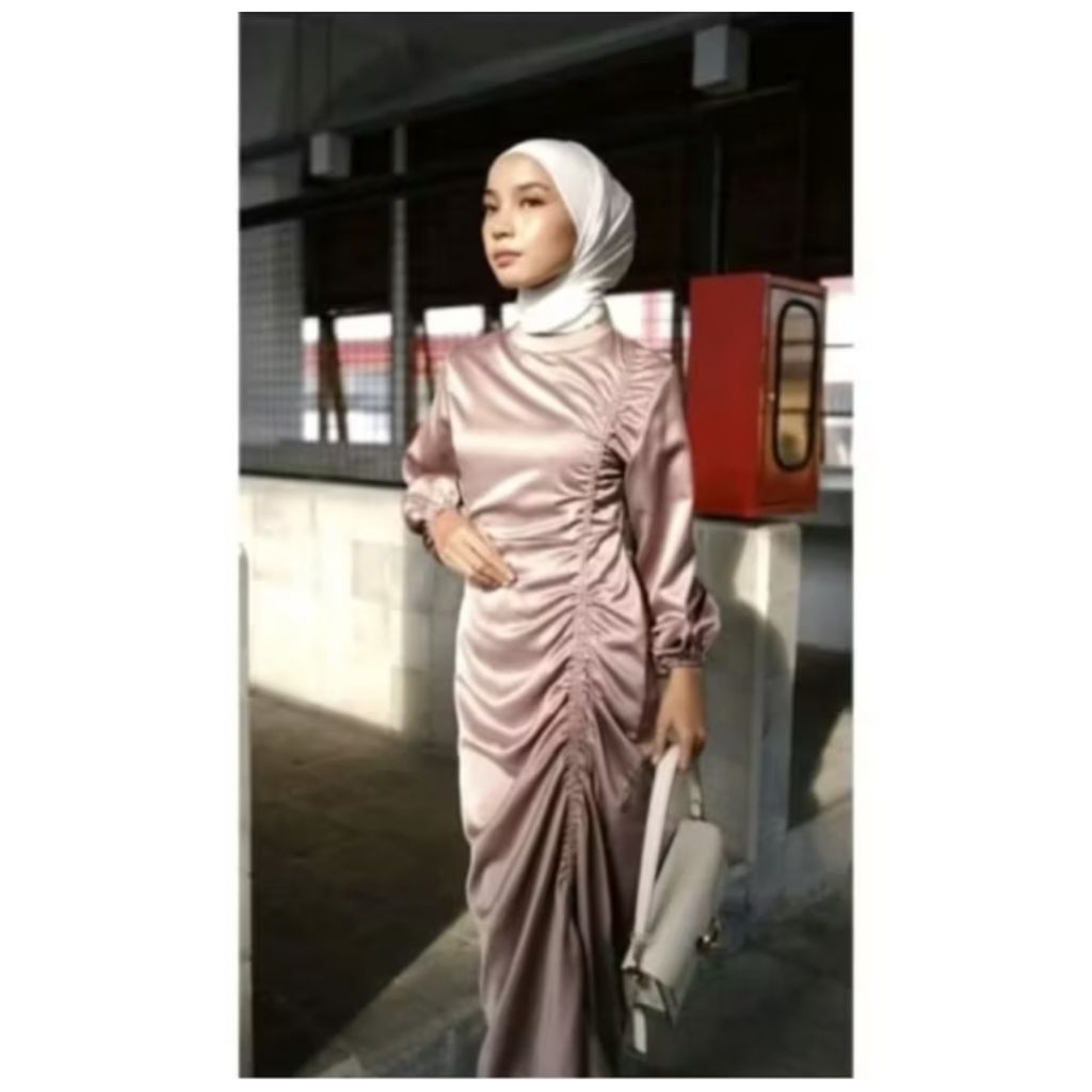 Gamis Satin Serut Depan - Dress Pesta Mengkilap Rose Gold