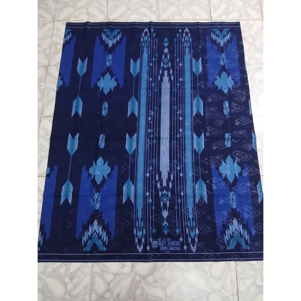 Sarung Samarinda Bali Lestari ada motif timbulnya seperti Papua Mas. Sarungnya licin tidak mudah kus