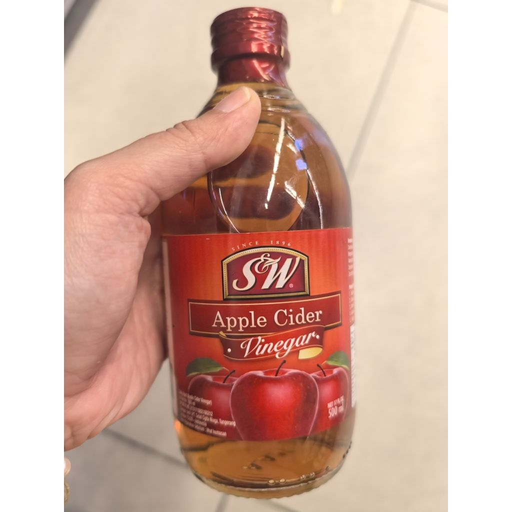 SW APPLE VIDER CINEGAR 500ML. CUKA APEL VINEGAR. CUKA APPLE. SW CUKA APEL