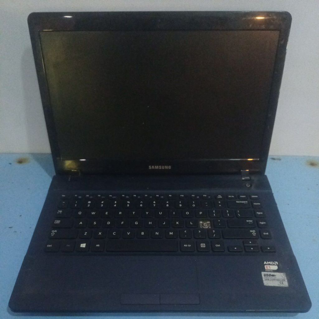 Laptop Samsung 275E Bekas Kantor masih lengkap
