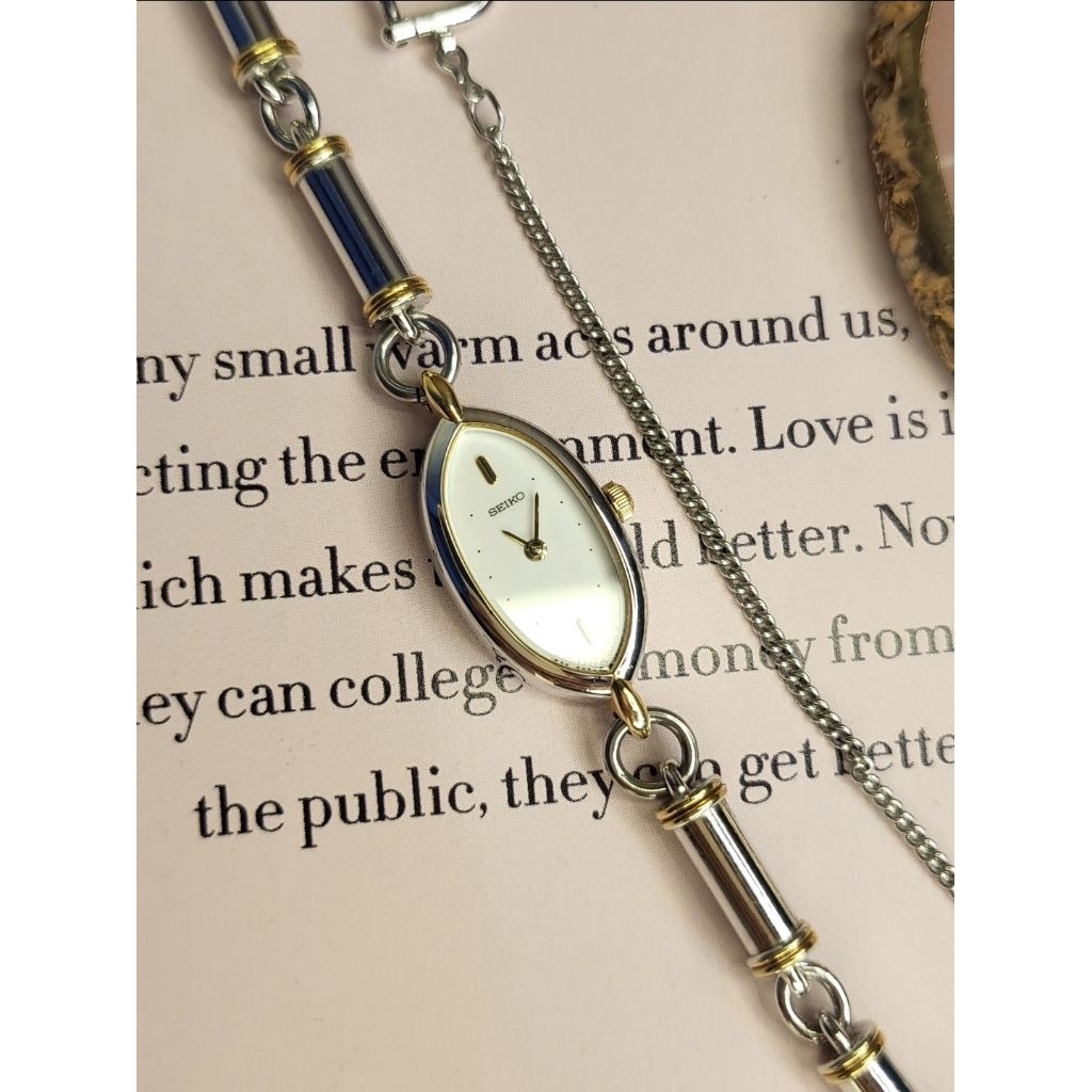 SEIKO OVAL DRESS WATCH