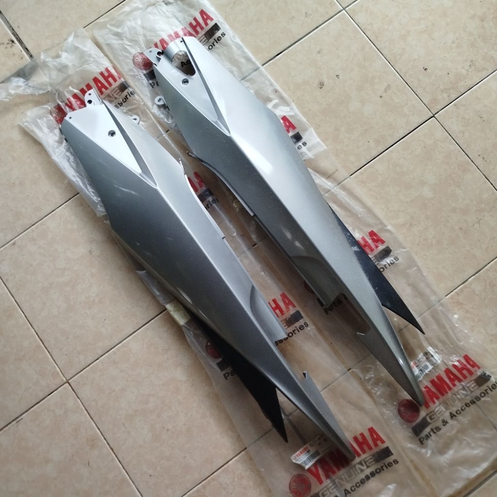 Cover Body Belakang Kanan Kiri Yamaha Jupiter Mx Lama Old Hitam Silver Original YGP