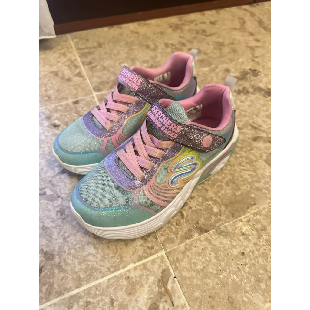Skechers Lampu Anak Preloved Size 33