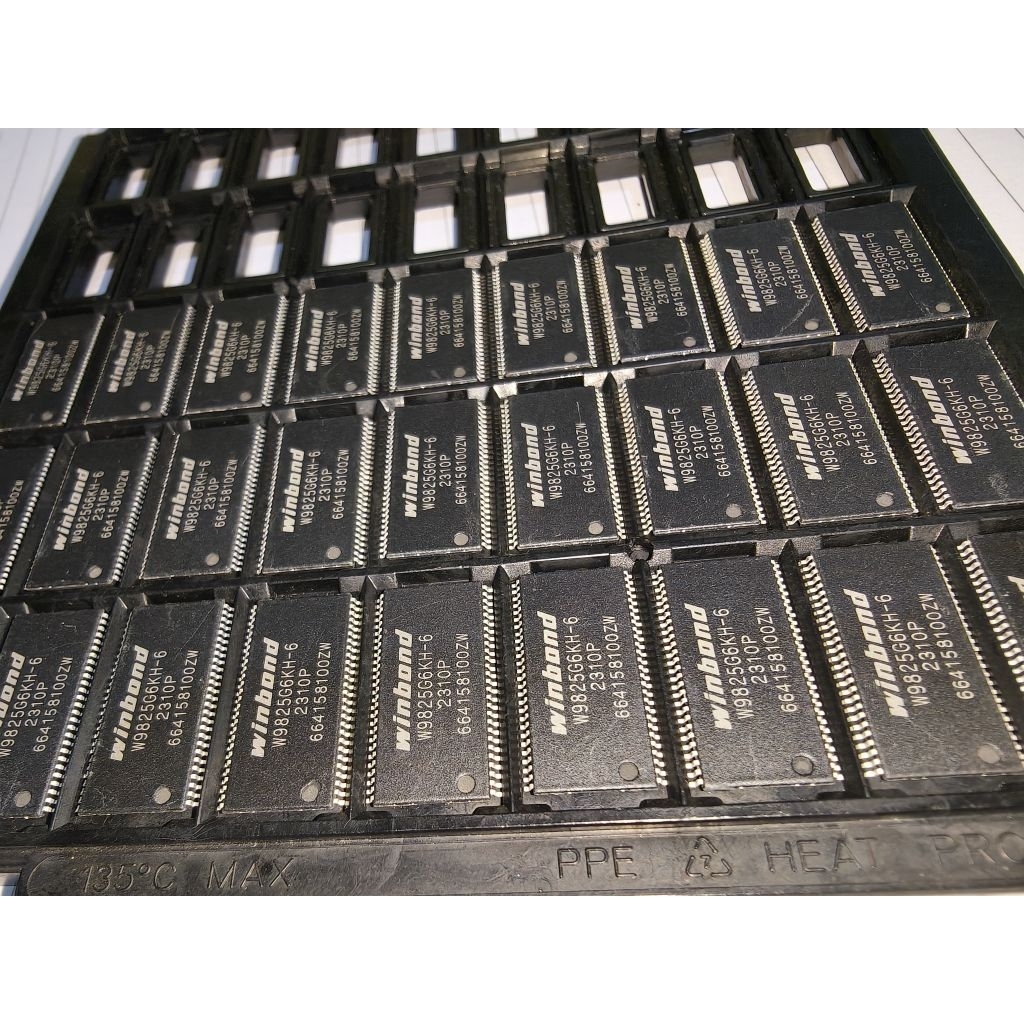 IC WINBOND W9825G6KH-6 BARU NORMAL