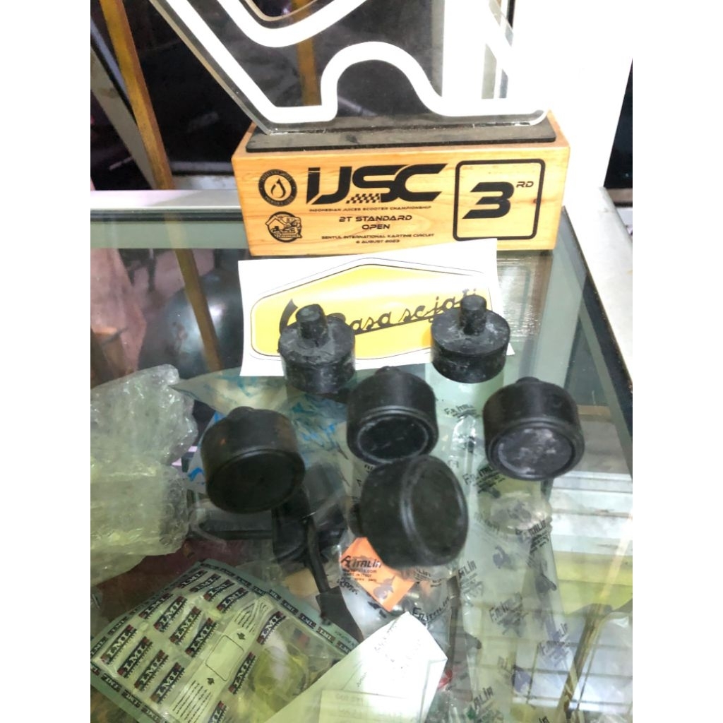 karet dudukan jok vespa karet bantalan jok vespa px pxe excel exclusive ps Sera strada spartan jok v